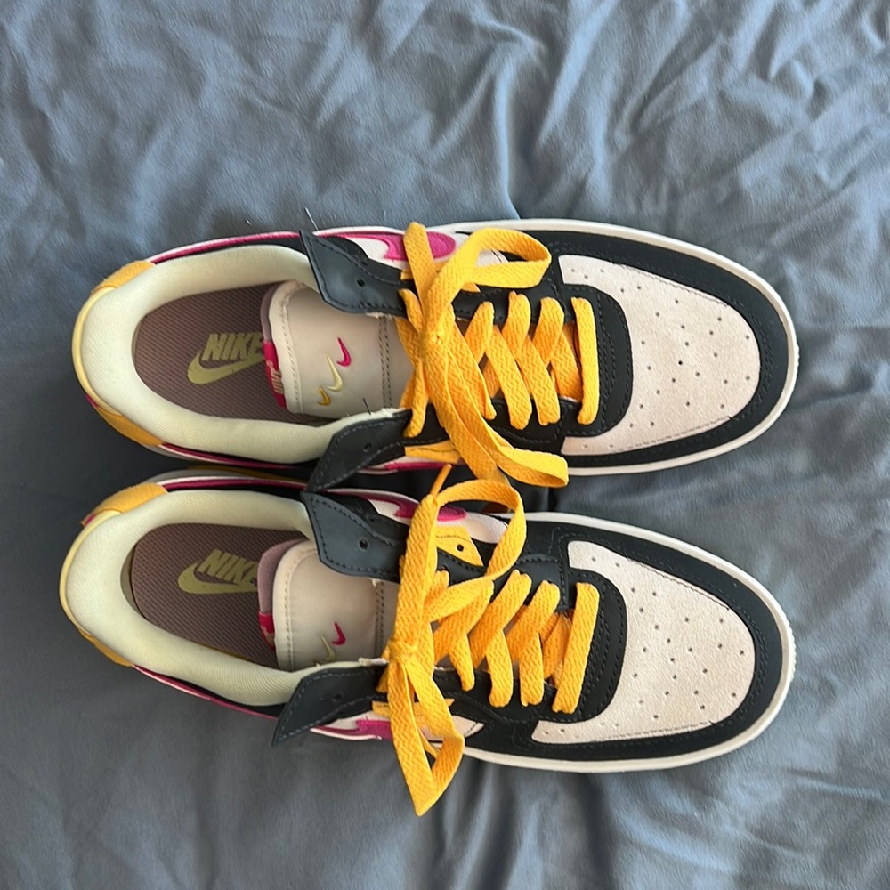 Nike Womens Air Force 1 Fontanka MC Leather Trainers